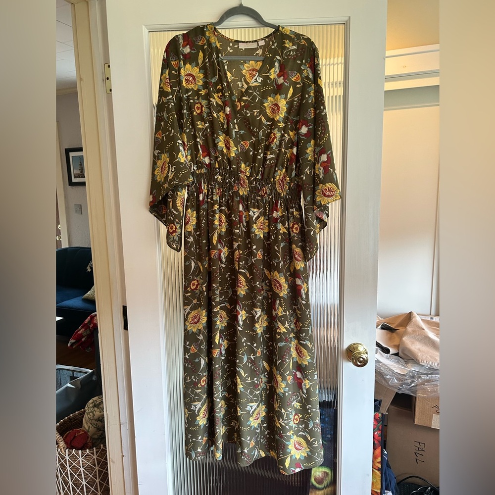 Floral Green Maxi Dress with BatWing Sleeves